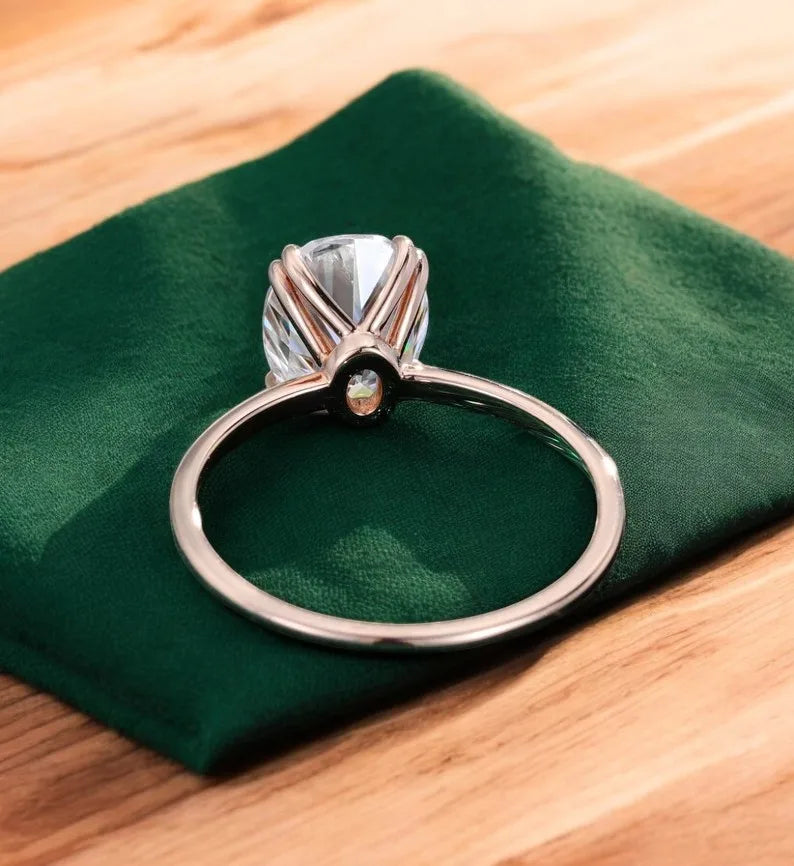  Diamond engagement ring 