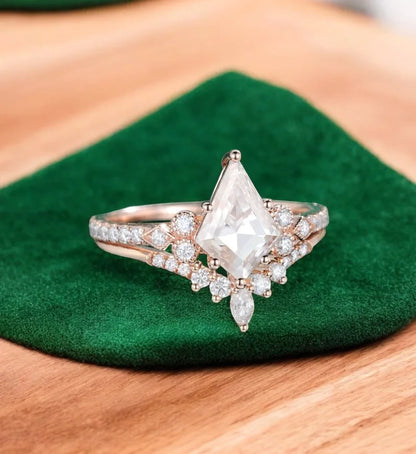 1.905 ct Kite-Cut Lab-Grown Diamond Engagement Ring Set