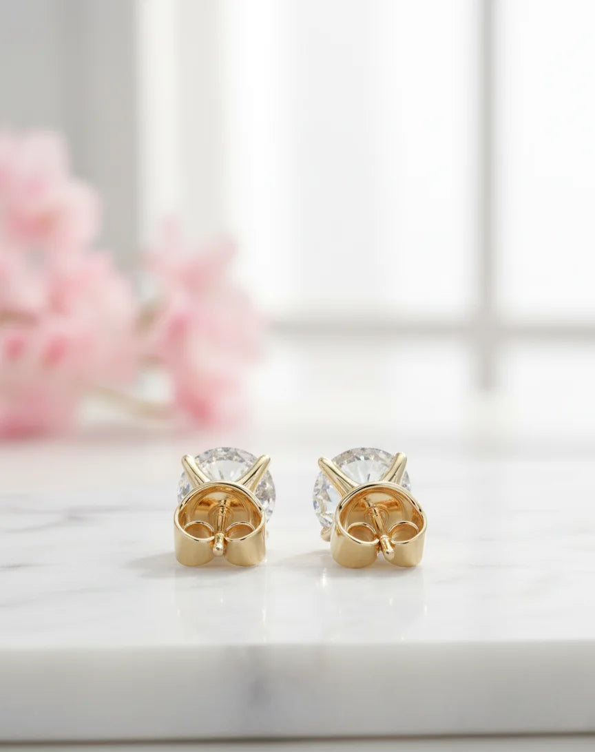 women solitaire diamond earrings
