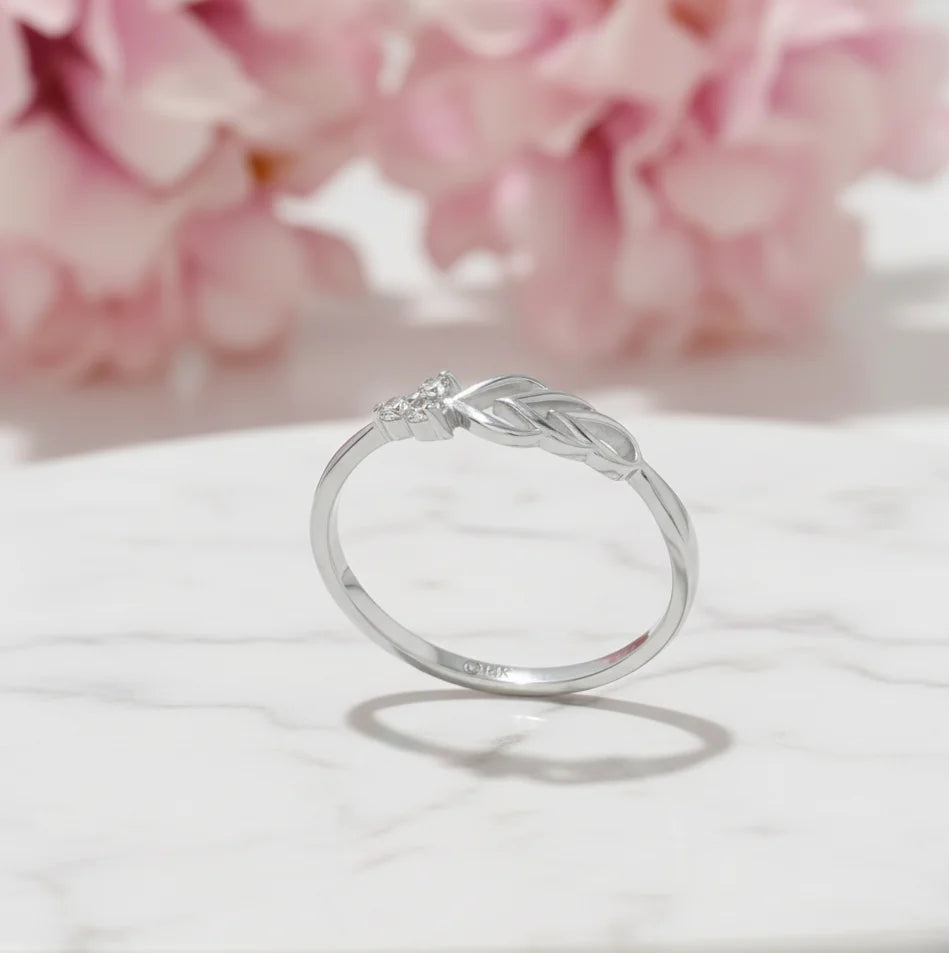 14K Gold Leaf Ring with Lab‑Grown Diamond