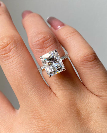 radiant-cut lab-grown diamond engagement ring gold